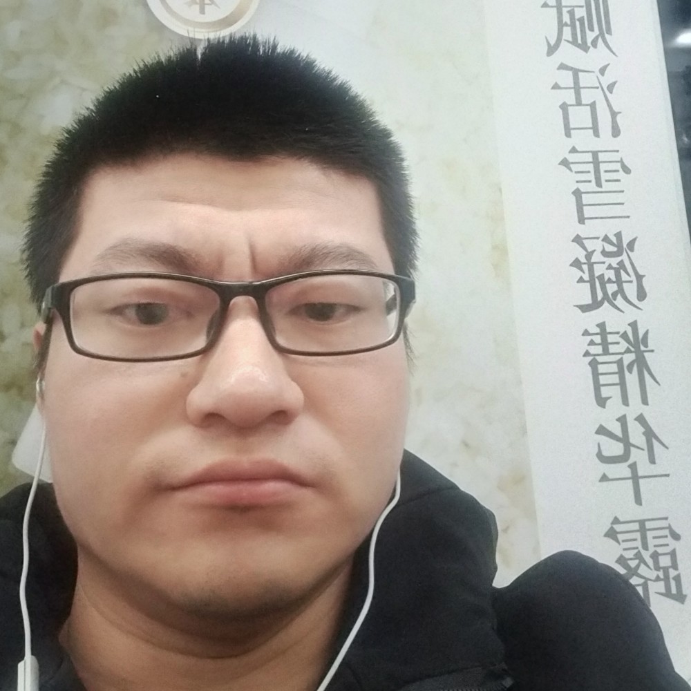 外套和孤單的照片
