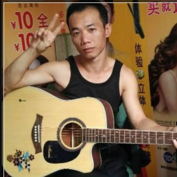 帅气漫步冬天的照片