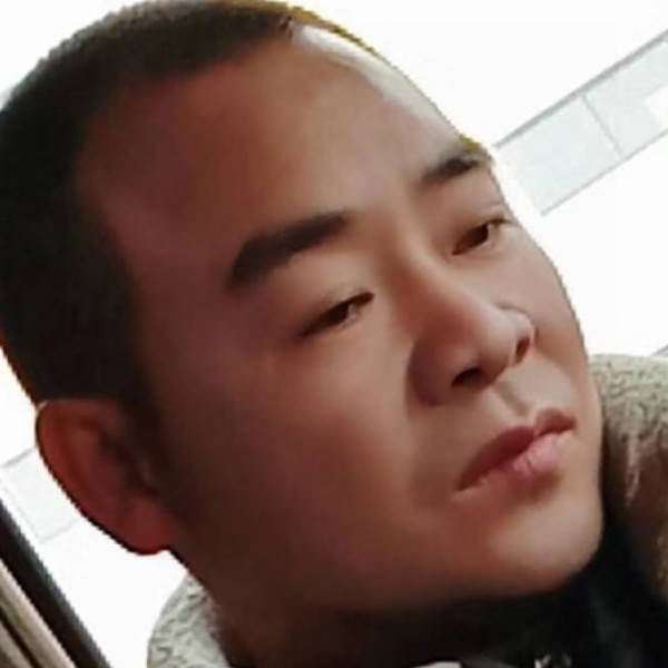 服饰凝眸辛勤的照片