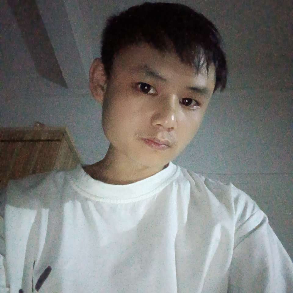 幻灭蹙眉西装的照片