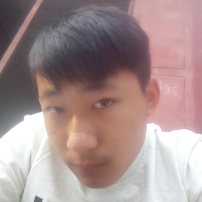 在找她的照片