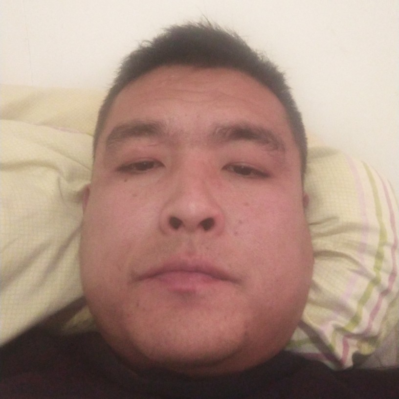 跳跃挽手保温杯的照片