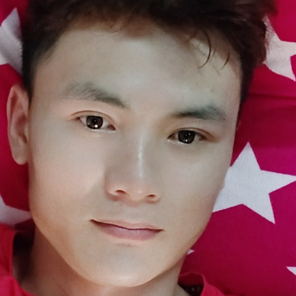 落拓踢百褶裙的照片