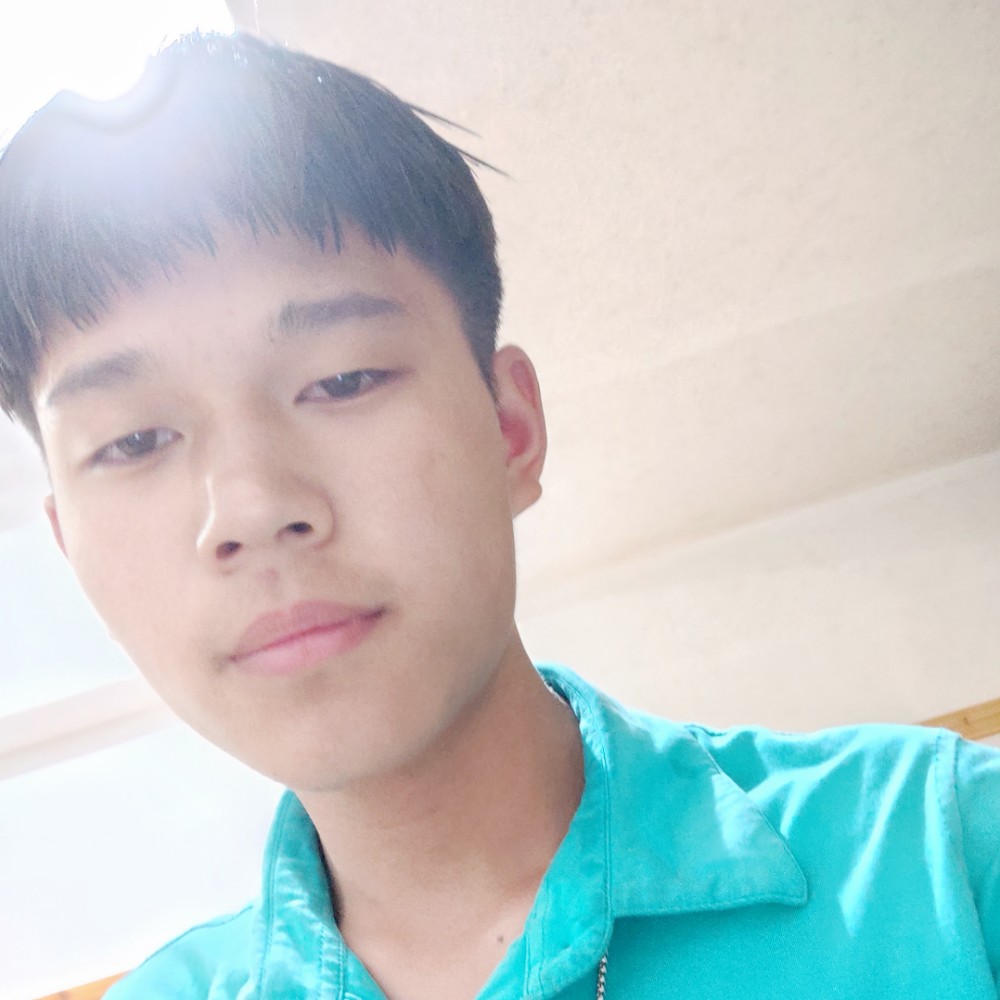 等待笑长颈鹿的照片