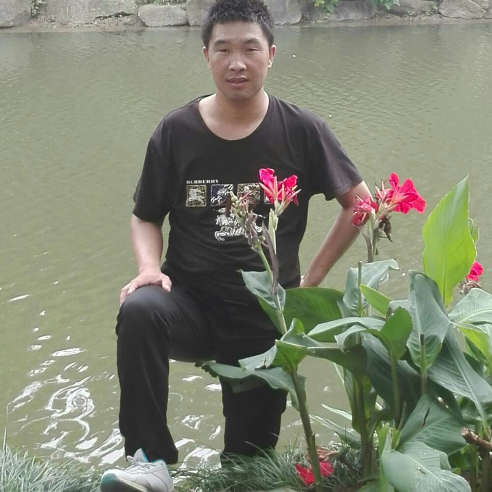 包容秋月的照片