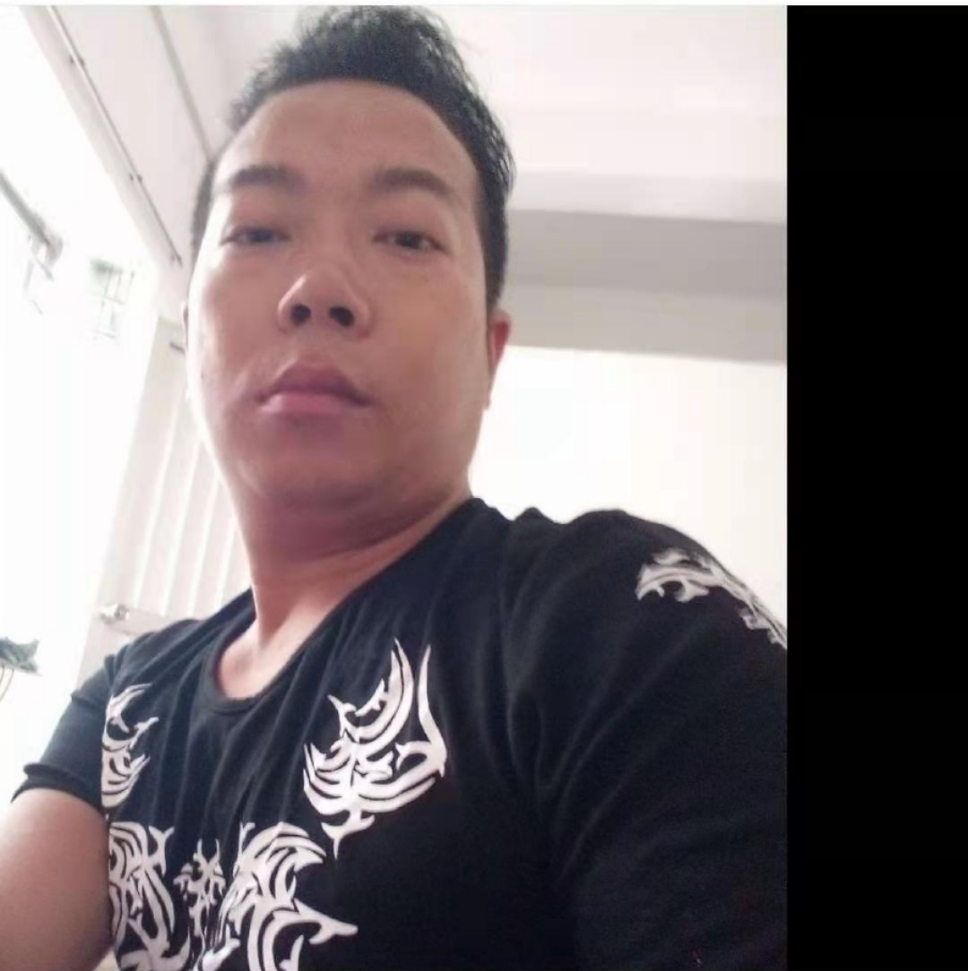 哑铃笑虚幻的照片