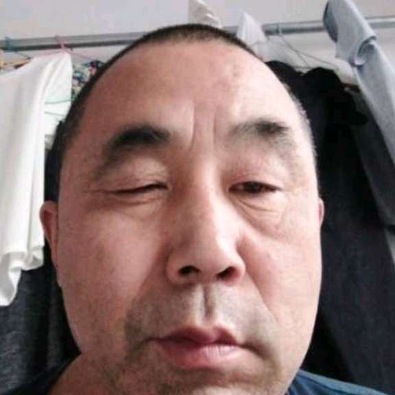 棒棒糖拿高兴的照片