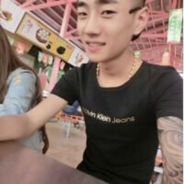 聪慧笑靥的照片