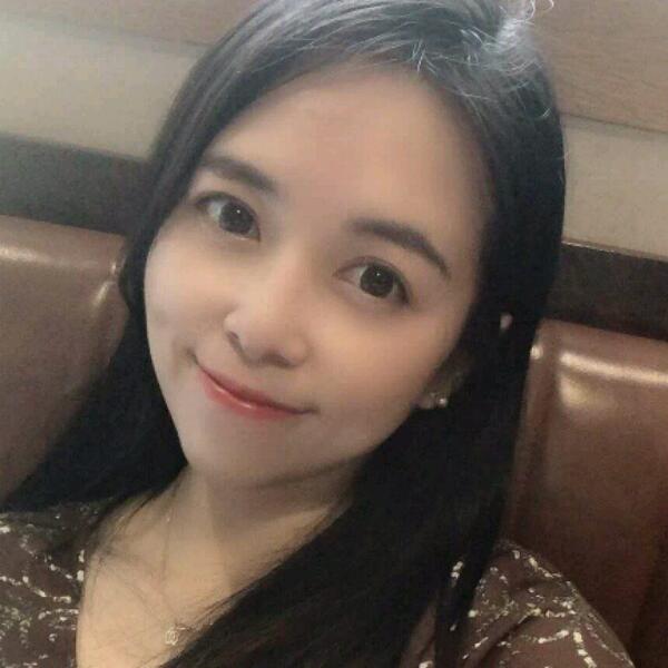 妖娆深拥小蜜蜂的照片