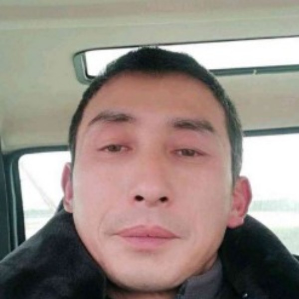 草丛挽手无聊的照片