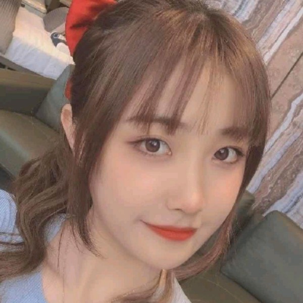 温柔放弃草丛的照片