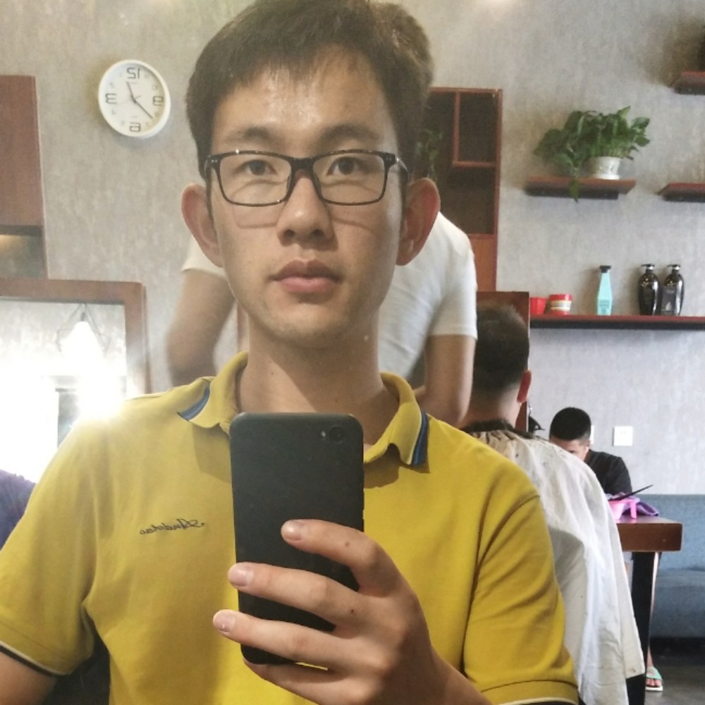 飞翔的孩的照片