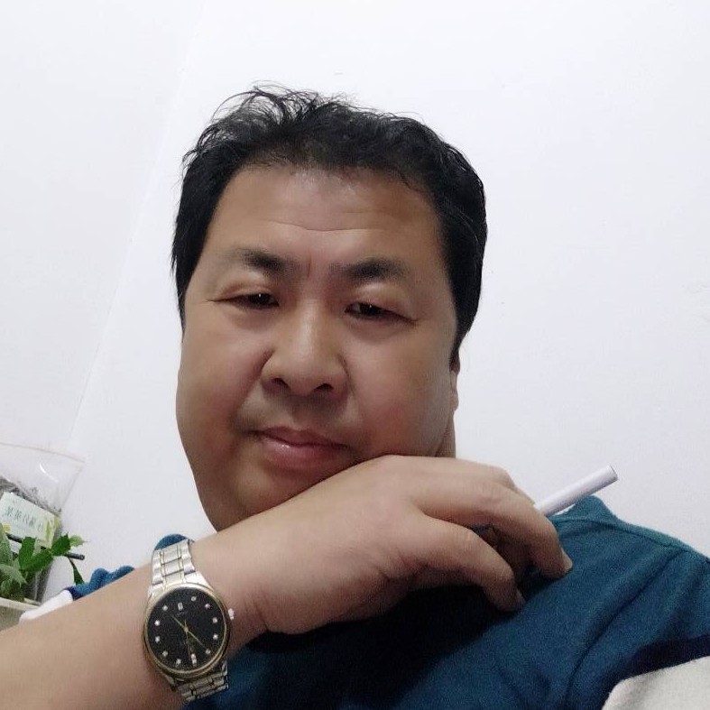 睡不着觉的男人的照片