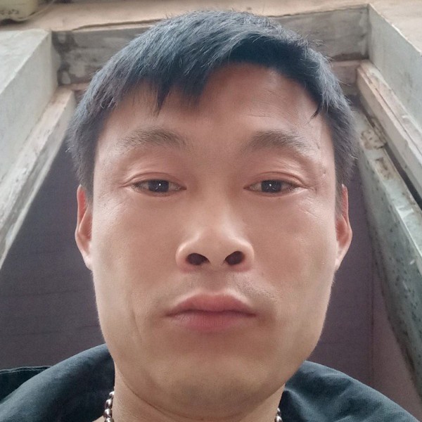 寂寞帅哥。的照片