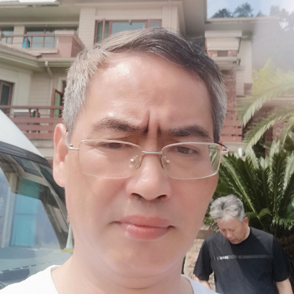 上海老玩童的照片