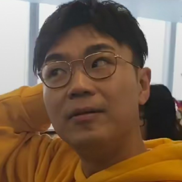 斑驳放弃大门的照片