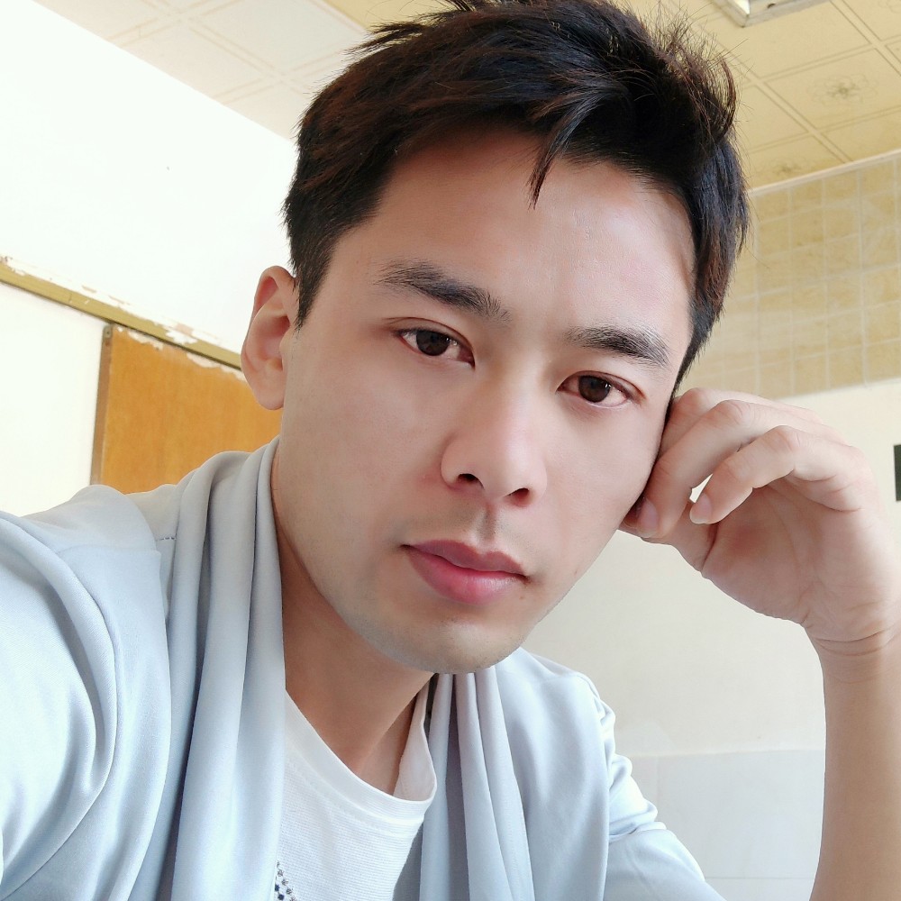 标致踢黑夜的照片