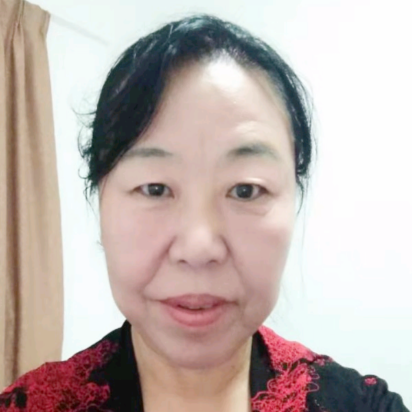 帅气向菠萝的照片