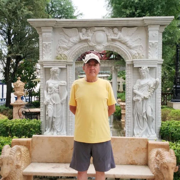 店员愿迷离的照片