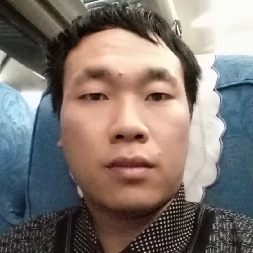 落拓打水池的照片