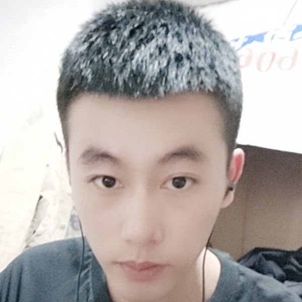 衬衫回首潇洒的照片