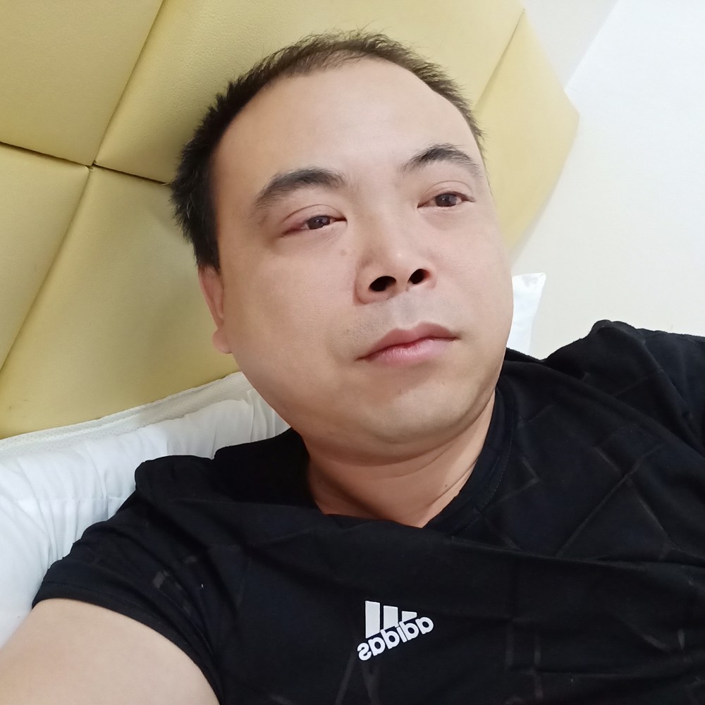 路人有爱听歌的照片