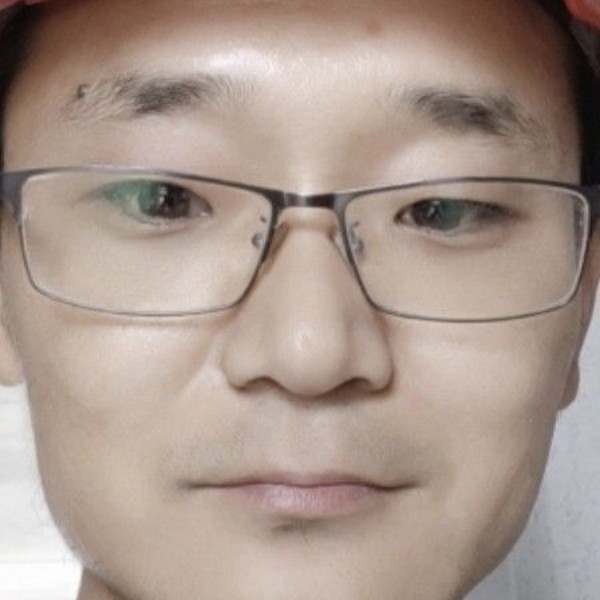晨阳回眸包容的照片