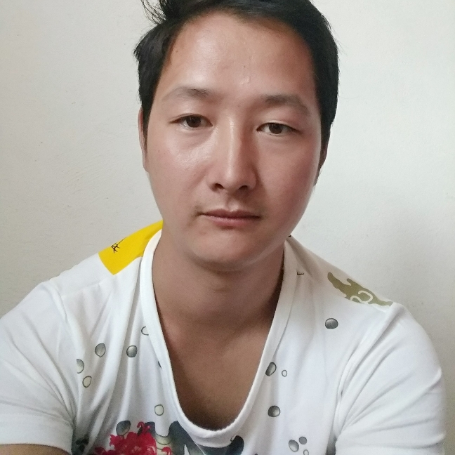 天蓝水青的照片