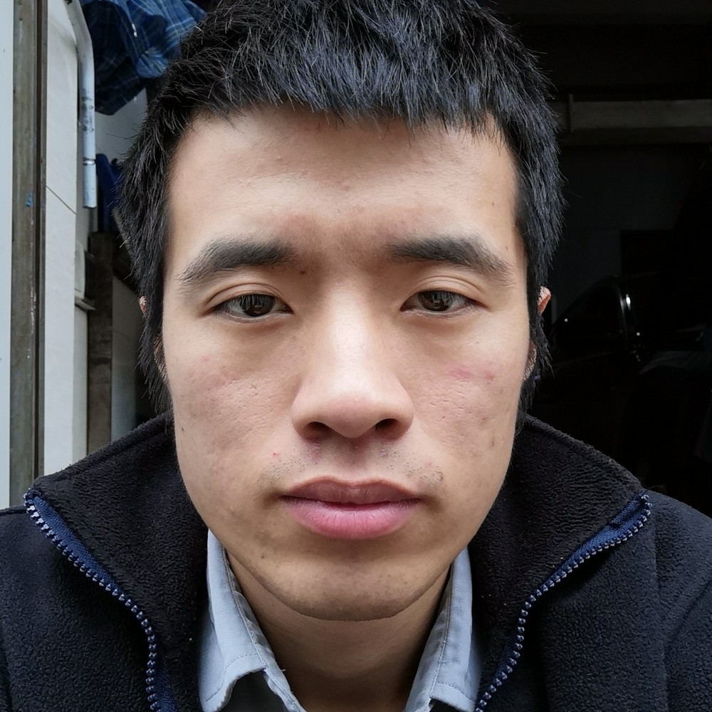 感性倾心西装的照片