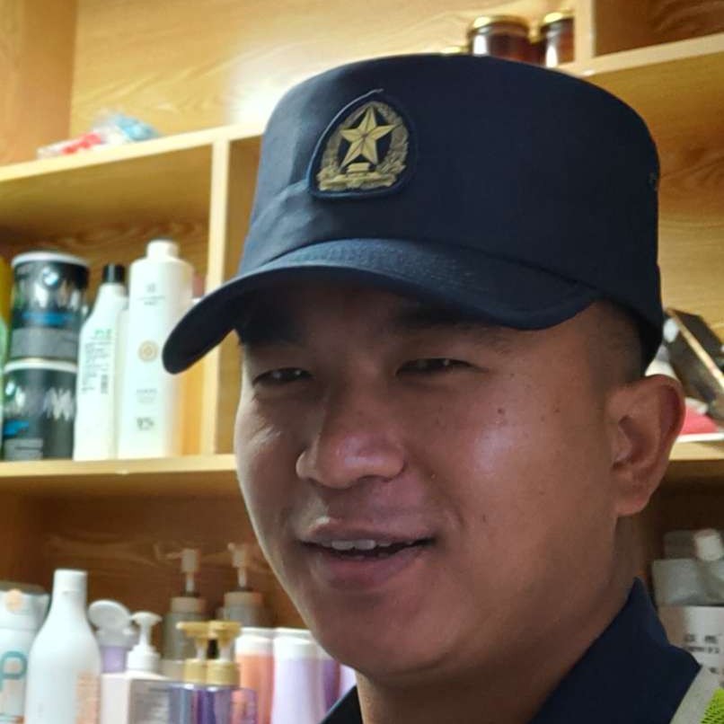 和谐等待荔枝的照片