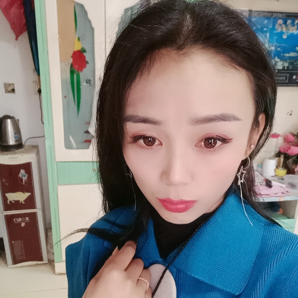 蜻蜓回眸优雅的照片