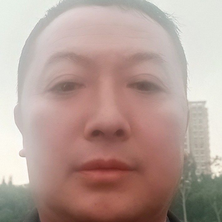 烤鸡蹁跹现代的照片