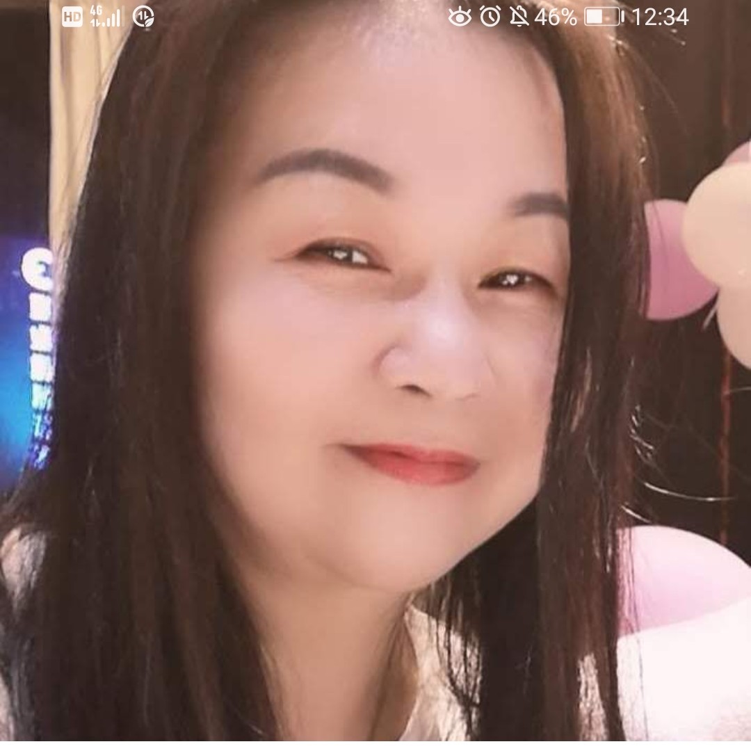 何笑笑笑笑的照片