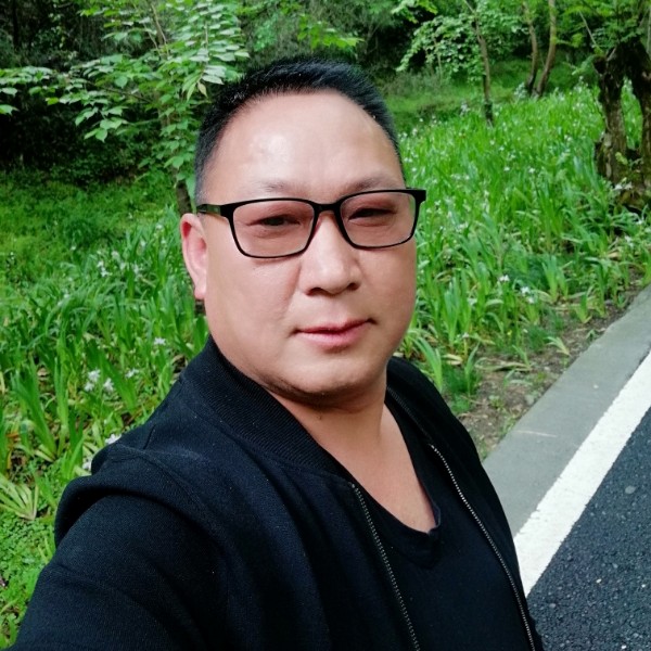 青琯的灵巧的照片