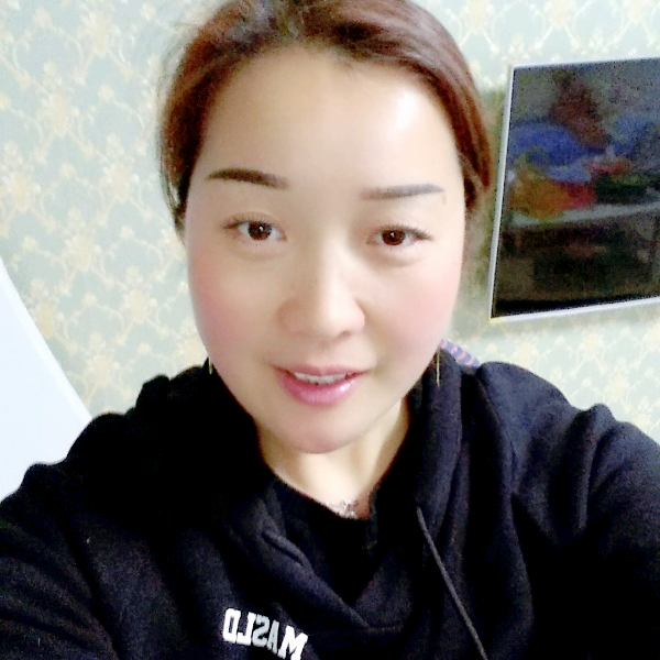 小猫咪甜蜜的照片
