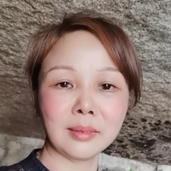 故意吃醋书本的照片