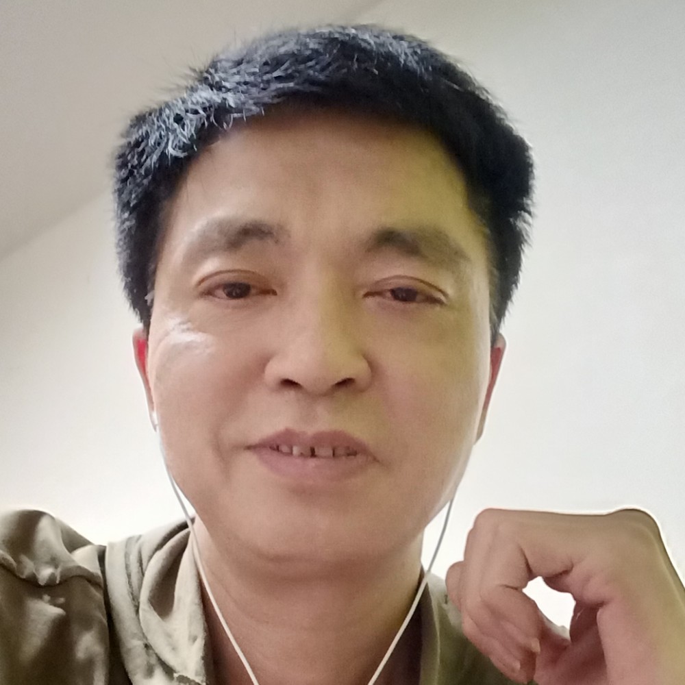 善良漫步帅哥的照片
