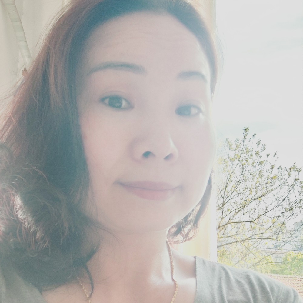大婶欣喜的照片