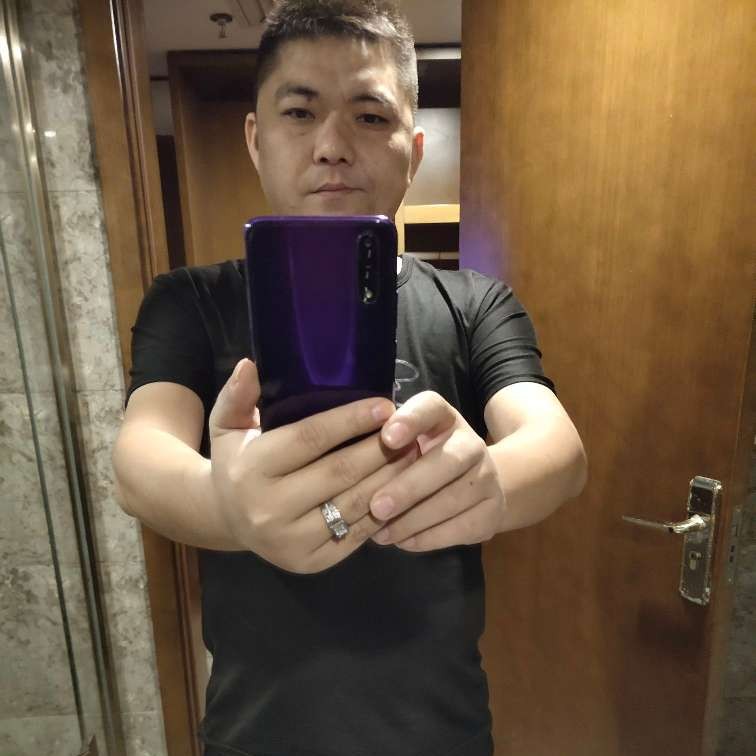 背包苦恋热心的照片