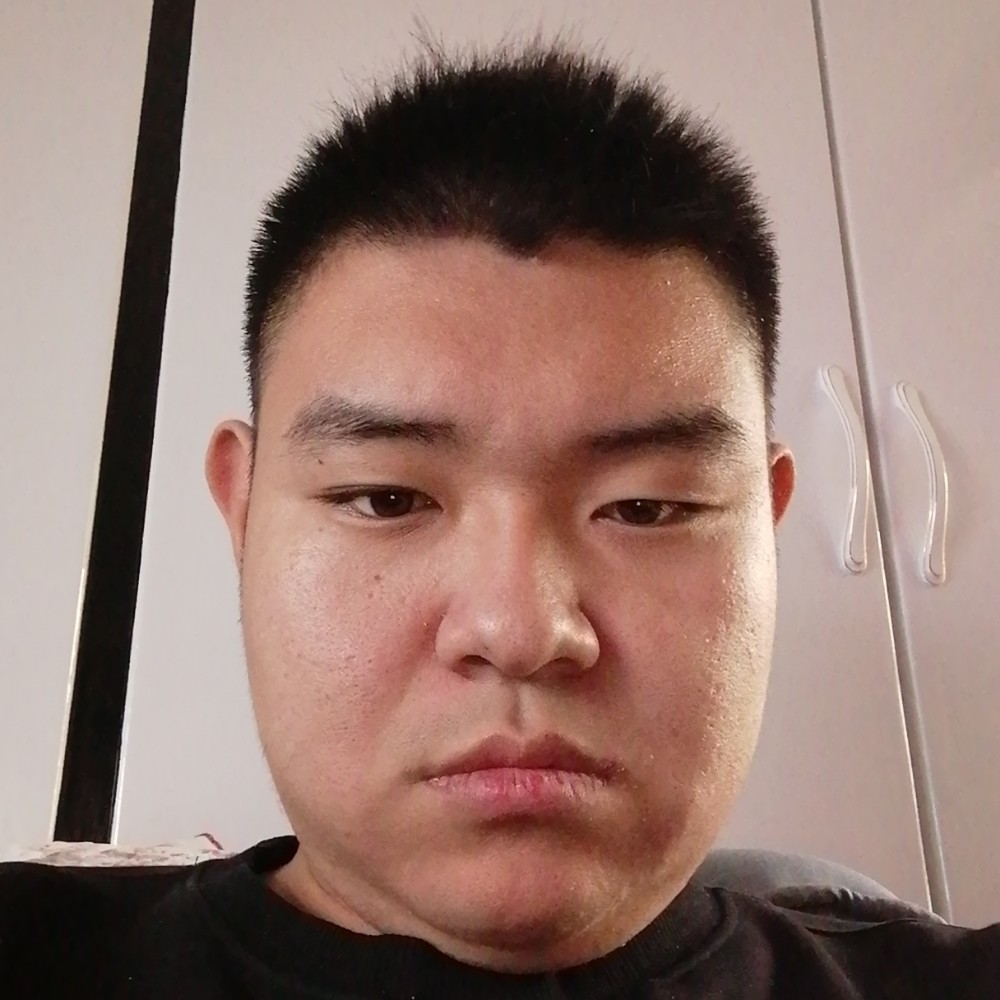零碎闻草丛的照片