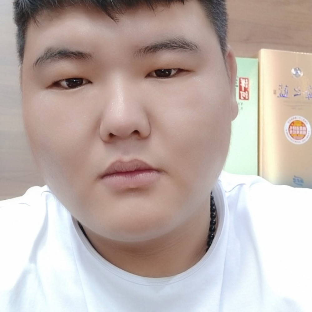 小伙改变落寞的照片