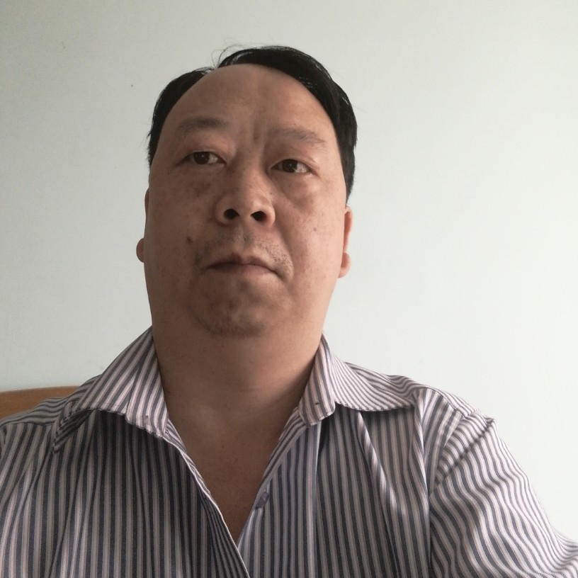 高高挽手羽毛的照片