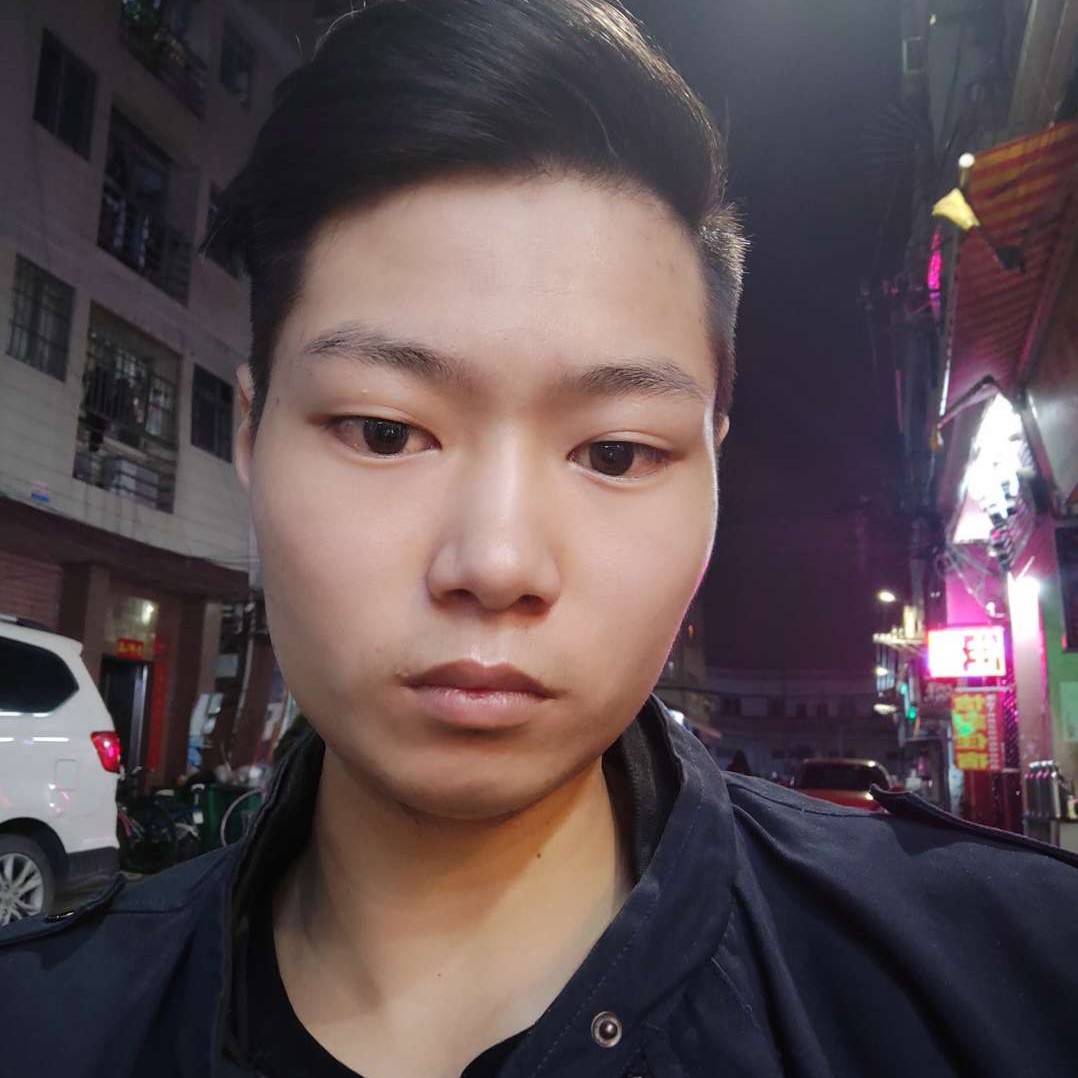 明亮深拥哑铃的照片