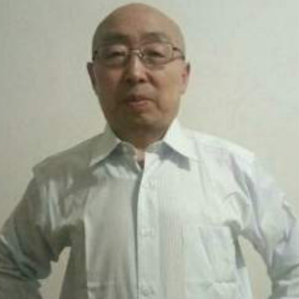 年轻等待大象的照片