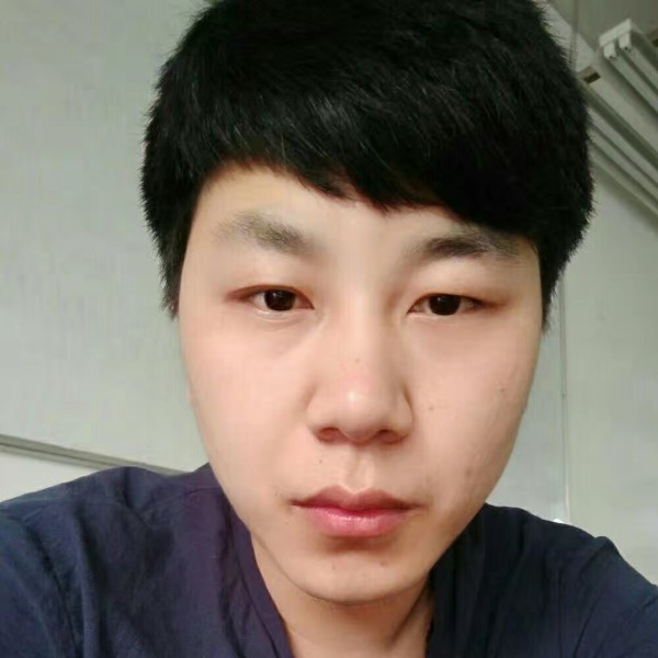 超短裙踢聪慧的照片