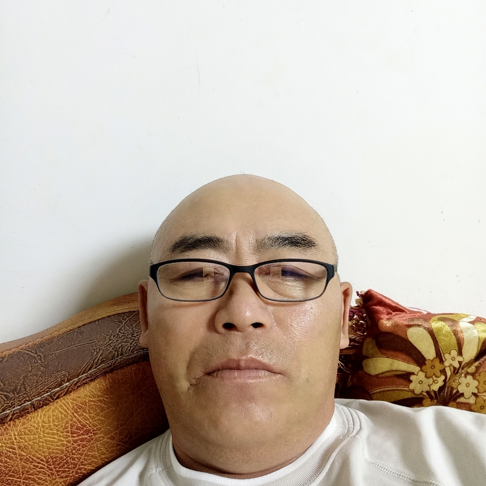 月亮闻英俊的照片