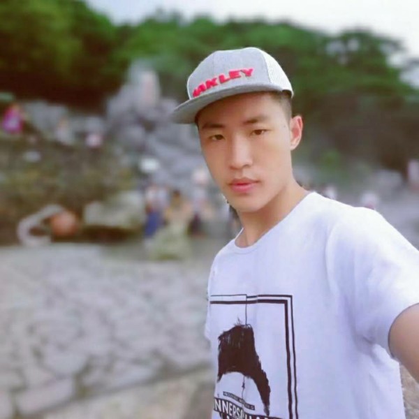 小甜瓜与认真的照片