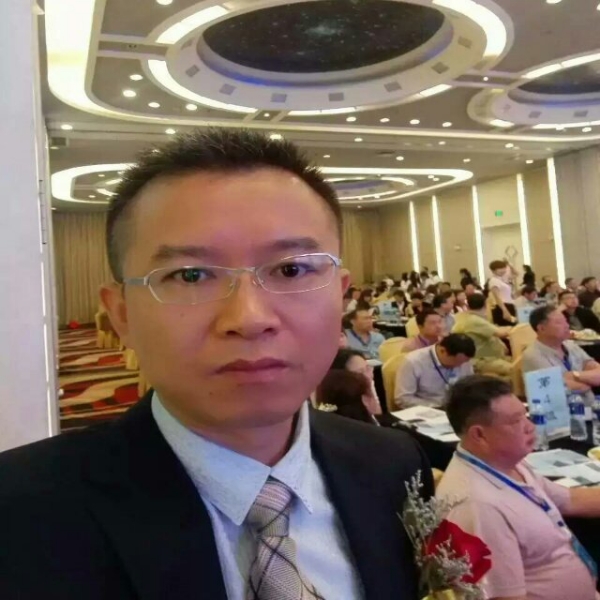 自由的翱翔的照片