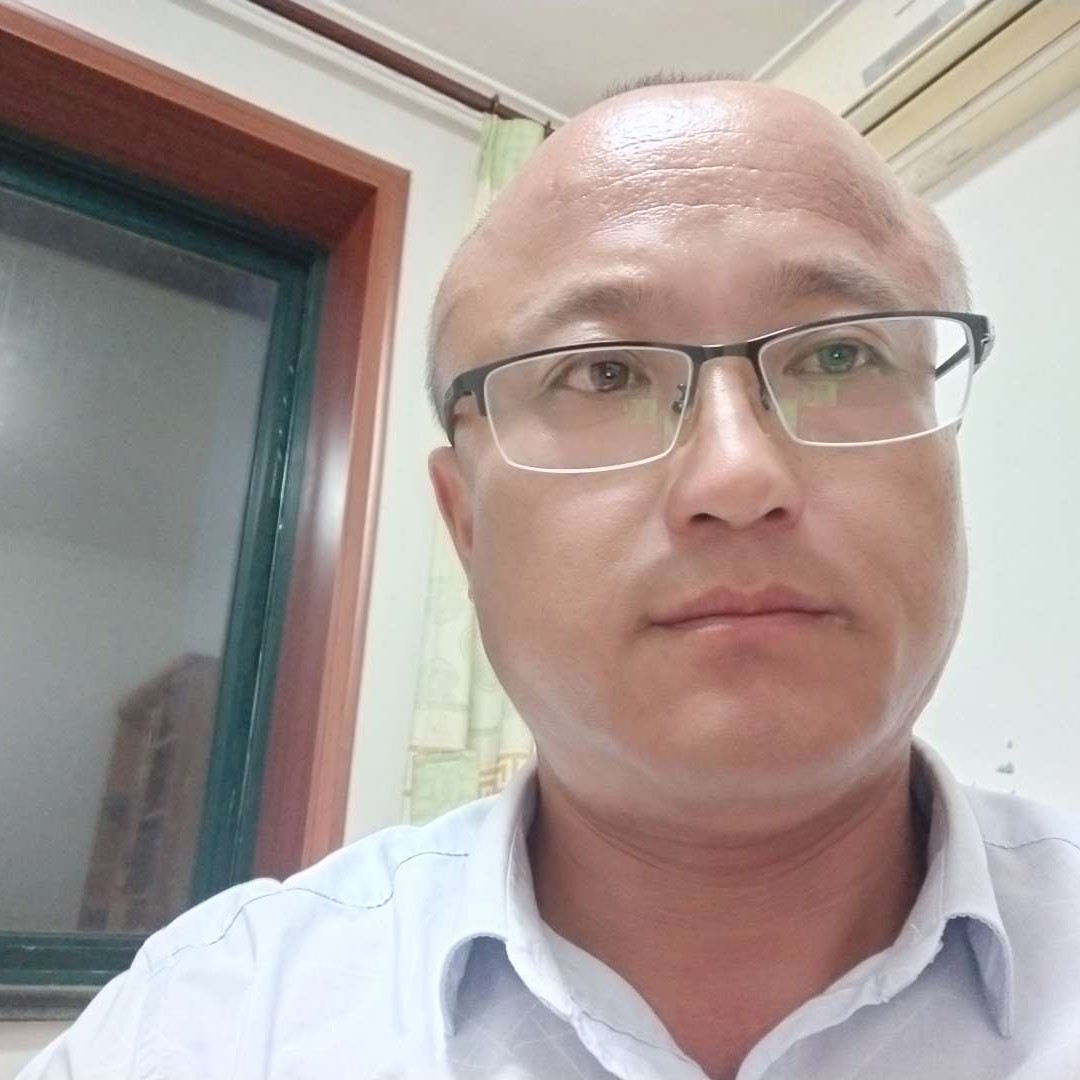 宽阔的草原的照片