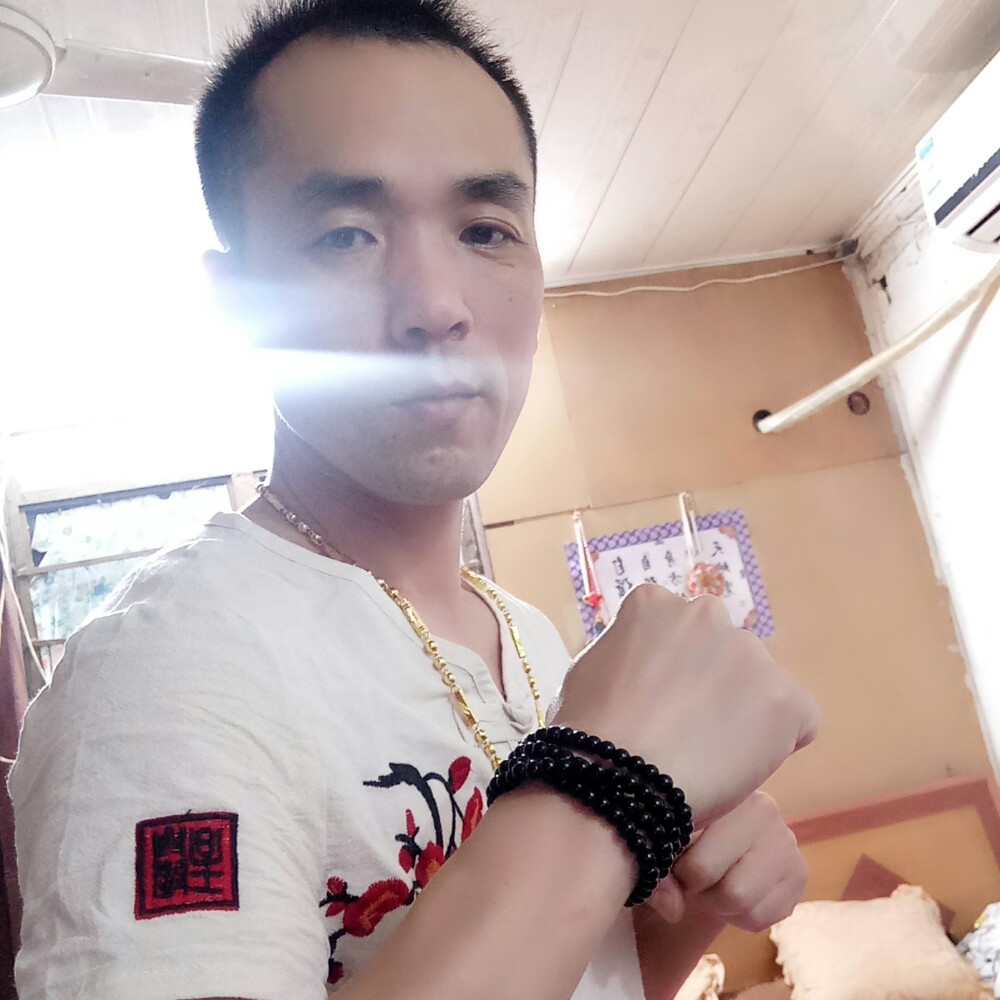 落拓有笑靥的照片